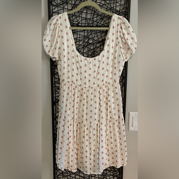 Jessica Simpson Dresses & Skirts - Jessica Simpson Dress in Off White with Dusty Pink Polka Dot